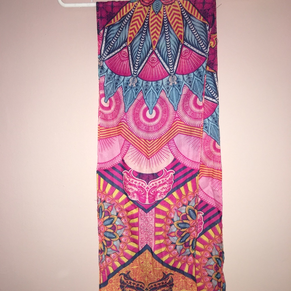 Fun patterned scarf - Picture 3 of 4